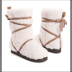 MukLuks Ivory/Camel Sherling Reyna boot